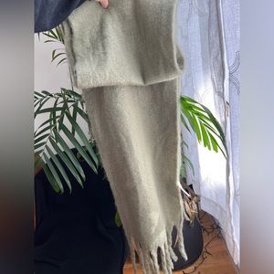 NWT oak and fort green scarf